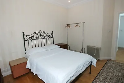 One bedroom. 4 B.Grinchenko str.