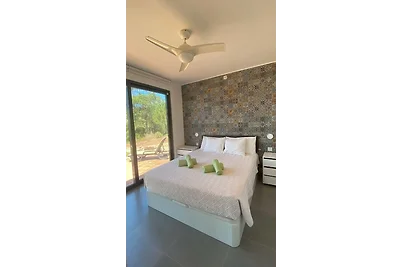 Casa Alfarobeira, villa with