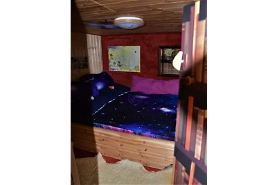 Rotes Kreativ-Ferienhaus