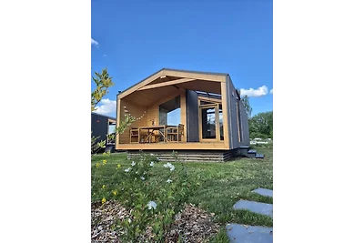 Modernes Tiny House mit Naturblick