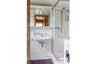 Elbwiesenhaus mit schönen Garten