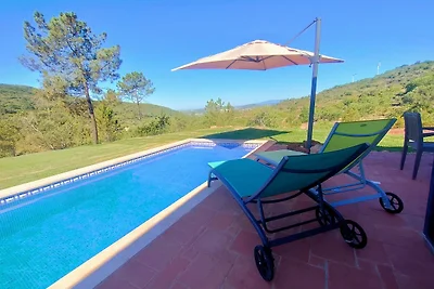 Casa Alfarobeira, villa with