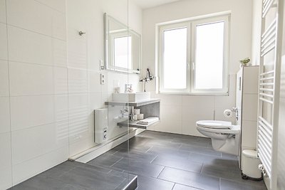 Family & Friends Suite (3