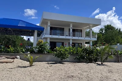 Buddy's Beach House Studio 2