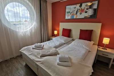 Apartment 36, Blickrichtung