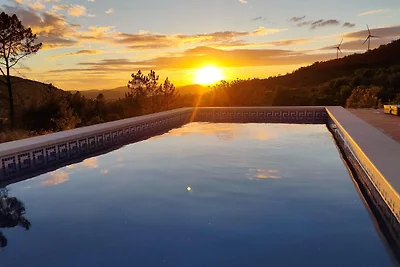 Casa Alfarobeira, villa with