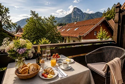 Ammergold mit herrlichem Bergblick
