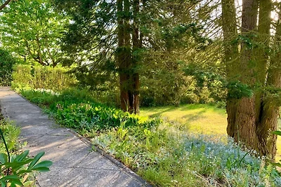 Haus am See mit Kamin in