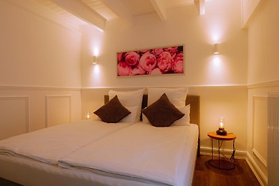Rosenhof-Lodge garden suite white
