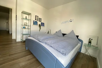 Port Marina "Schlagseite"