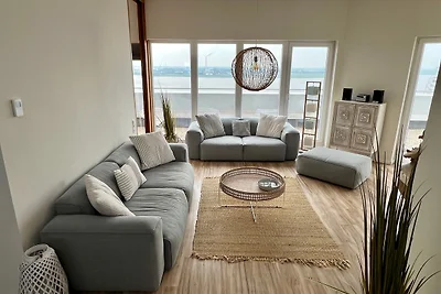 COAST HOUSE Sky Suite