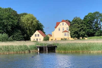 Ferienwohnung 1 direkt am Wasser im