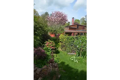 Rotes Kreativ-Ferienhaus