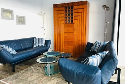 Port Marina "Schlagseite"