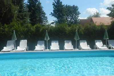 Ferienwohnung mit Pool, Wlan direkt