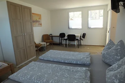 Ein Raum Apartment B