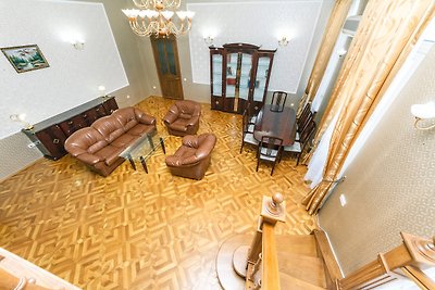 Three bedroom. 7 Zhylyanska St.