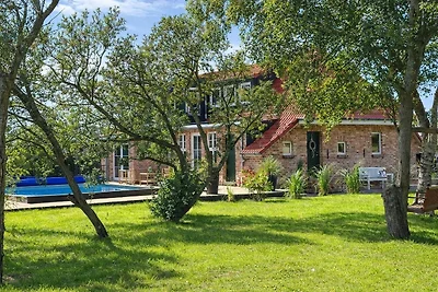 Huus an`t Diek, Luxus in