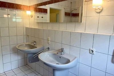 Ruhiges Landhaus am Wald mit Garten