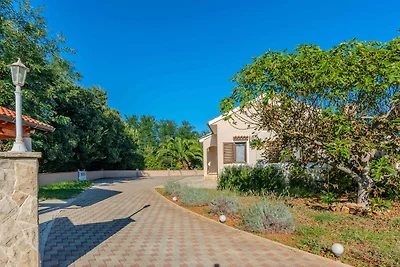 Holiday home Suric