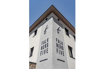 Falkners Five - Apartment five