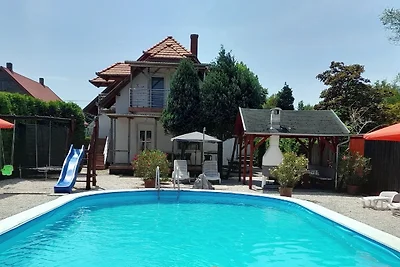 Ferienwohnung mit Pool, Wlan direkt