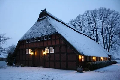 Bauernhaus am Fluss