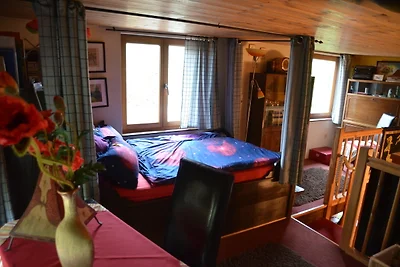 Rotes Kreativ-Ferienhaus