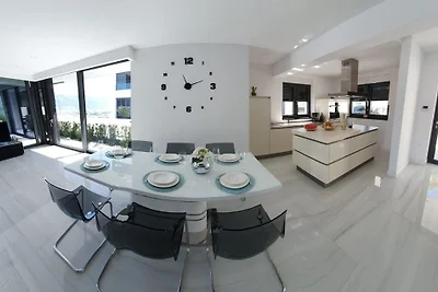 Luxury Sea & Mountain View Villa