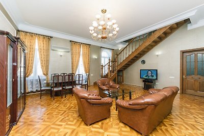 Three bedroom. 7 Zhylyanska St.