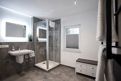 Q-Stall Apartments, Apartment Q4