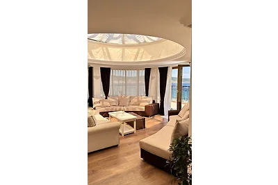 Penthouse Happy Moments