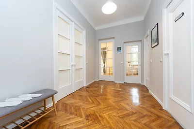 One bedroom. 17 Khreshchatyk str.