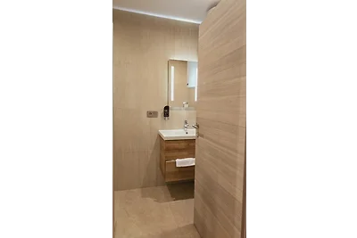 Elegance Lux Living 214