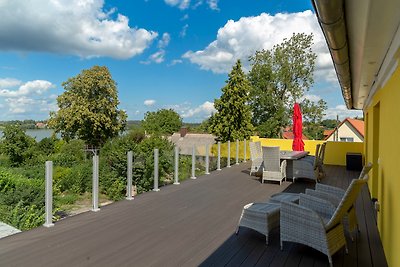 Gutshof-Penthouse-Wohnung- Seeblick