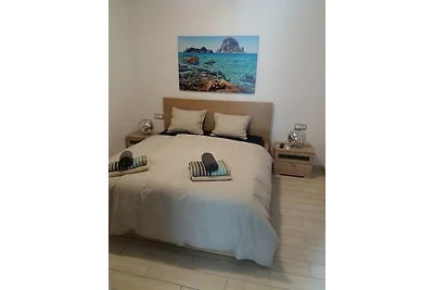 Haus in Cala Tarida, strandnah, bis