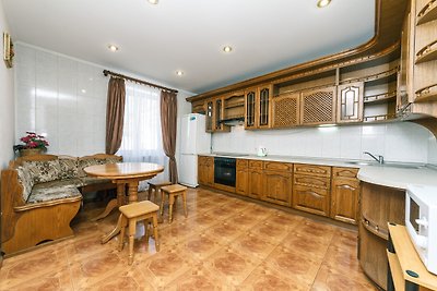 Three bedroom. 7 Zhylyanska St.