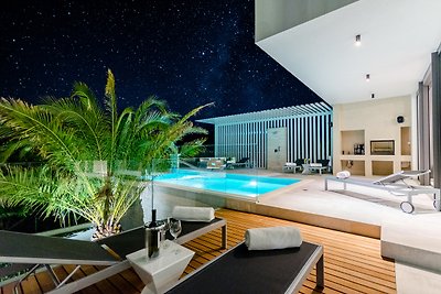 Luxury "Villa Pax" with heated