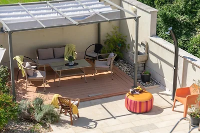 Villa mit eingezäuntem Garten und