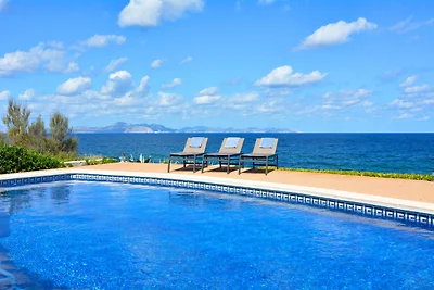 Mallorca Family Sea Front Villa Es