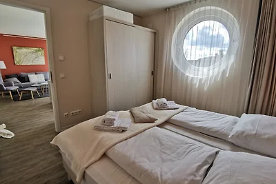 Apartment 36, Blickrichtung