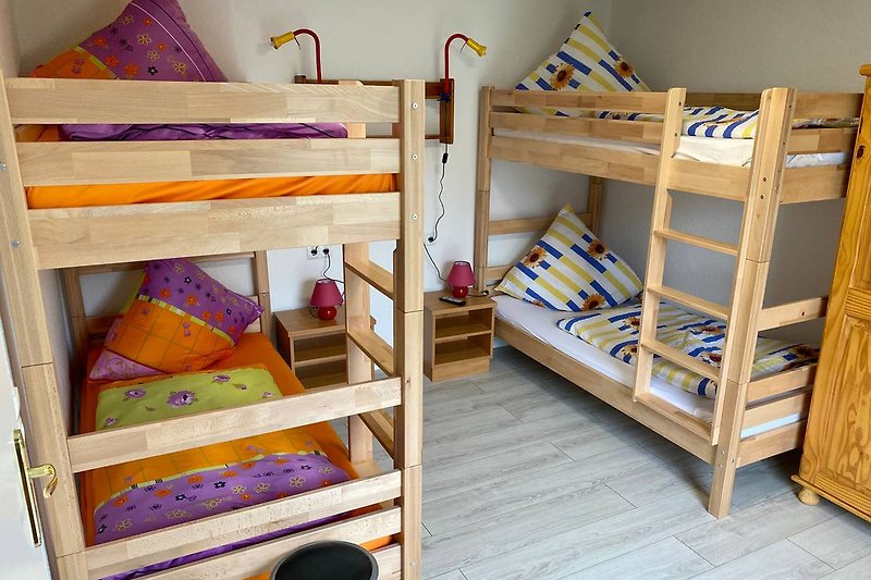 Kinderzimmer mit Zwei Doppelstockbetten