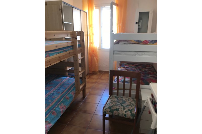 Kinderzimmer mit 2 Hochbett