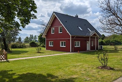 Idyllisches Ferienhaus im Schwedenstil mit Garten, Seenähe und an einer Koppel