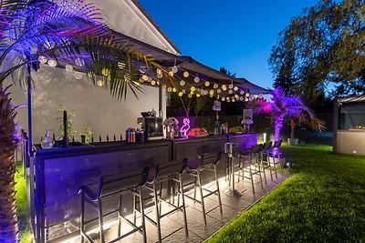 Villa Tropicana Adina