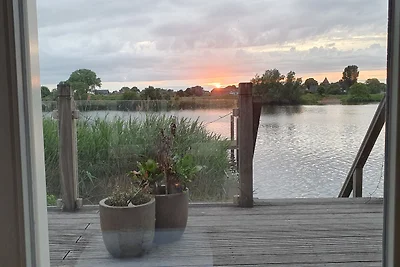 "HOME" 258, direct am Wasser, Veen.