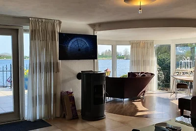 RIET 159, direct aan het water VEEN