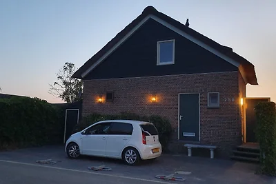 "HOME" 258, direct am Wasser, Veen.