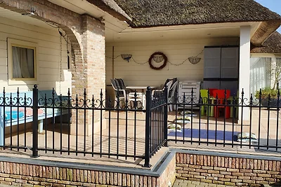 RIET 159, direct aan het water VEEN