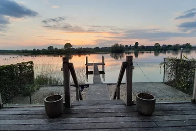 "HOME" 258, direct am Wasser, Veen.